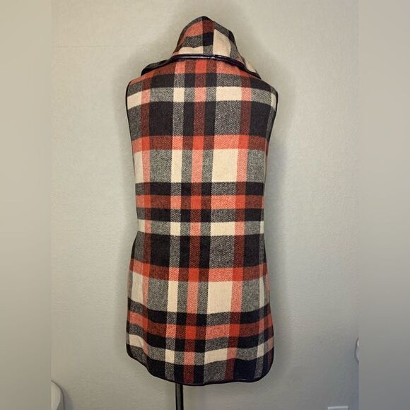 Plaid
Flowy Wrap Vest - Picture 2 of 6